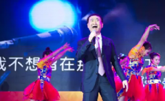 “國民公公”王健林火了，首富玩起了搖滾